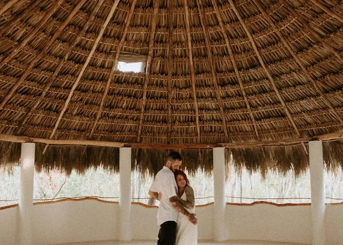 Unique Jungle Dome Ik Lodge *